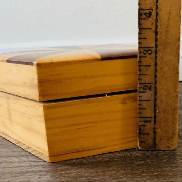 Wooden two toned trinket box - Picture 3 of 7